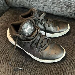 Under Armour Jet 21 basketball shoes. Kids size 2
3024795-001